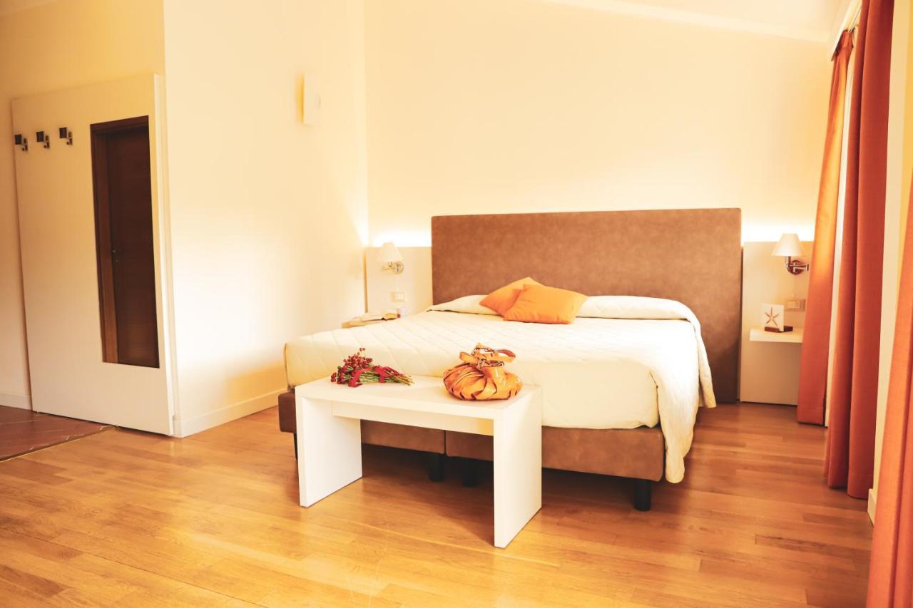 Ca Del Moro Resort & Spa Pontremoli Bagian luar foto